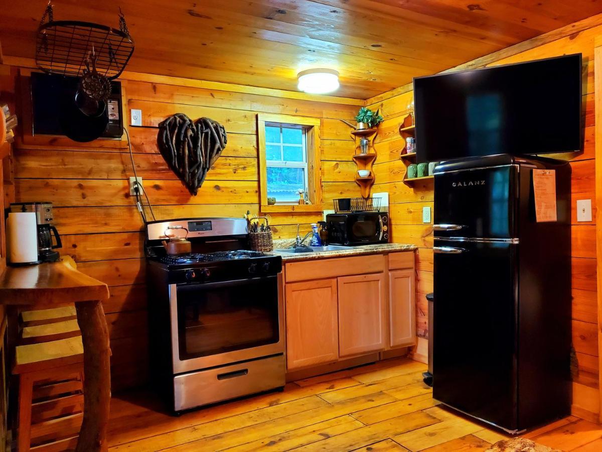 Lil' Log At Hearthstone Cabins And Camping - Pet Friendly Helen Εξωτερικό φωτογραφία